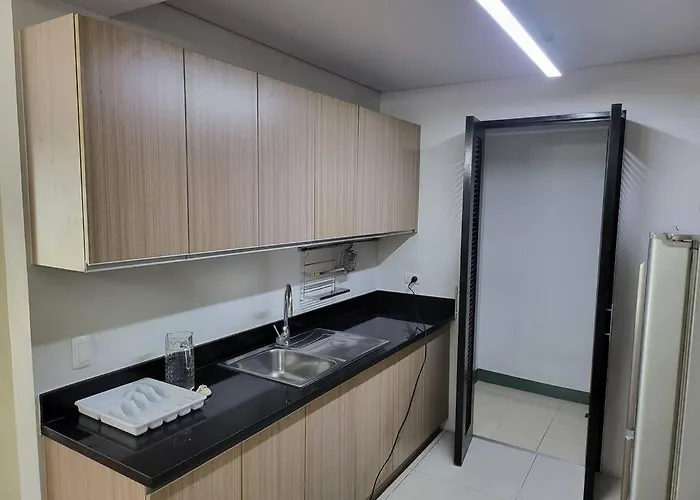 Luxury @ Bgc Sleeps 6 Comfortably Fast Wifi Pool! * Manila