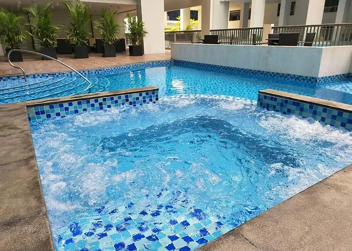 Luxury @ Bgc Sleeps 6 Comfortably Fast Wifi Pool! * Manila