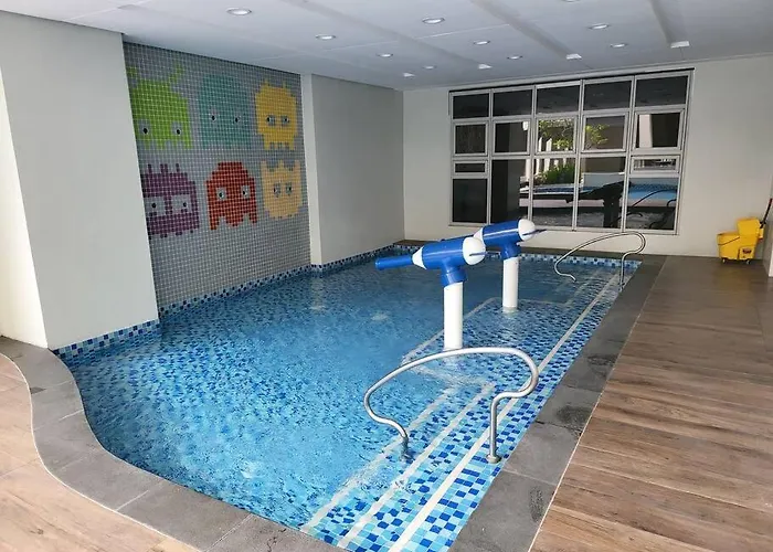 Luxury @ Bgc Sleeps 6 Comfortably Fast Wifi Pool! * Manila