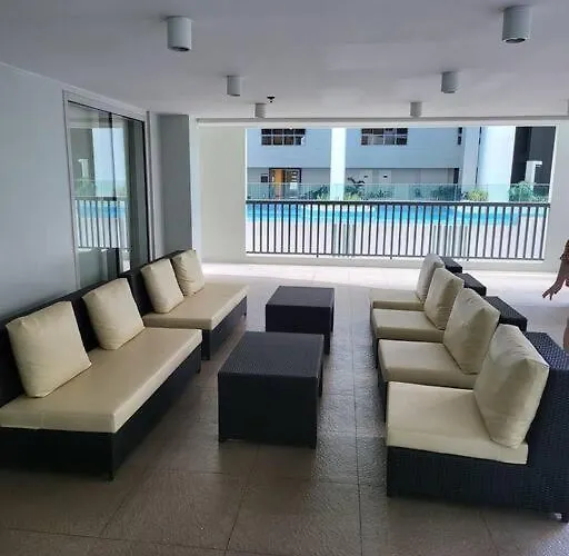 Luxury @ Bgc Sleeps 6 Comfortably Fast Wifi Pool! Apartamento Manila