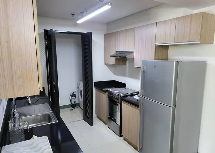 Luxury @ Bgc Sleeps 6 Comfortably Fast Wifi Pool! * Manila