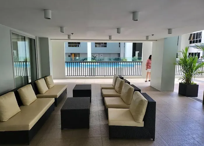 Luxury @ Bgc Sleeps 6 Comfortably Fast Wifi Pool! *